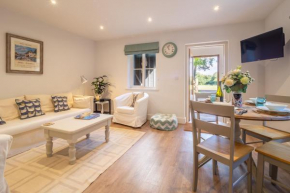 Secluded cottage in pretty countryside with woods & walks - Bradleys Barn